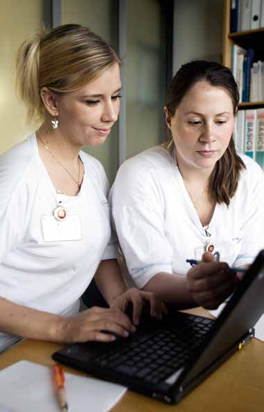 FagiDentiteten er UdFORdRet Behovet for at styrke den faglige identitet udspringer blandt andet af, at sygeplejerskers arbejdspladser er under konstante forandringer.