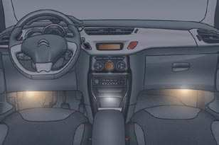UDSYN DÆMPET BELYSNING Den dæmpede belysning i kabinen gør det nemmere at se inde i bilen, når det er mørkt.
