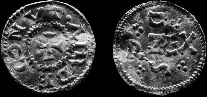 17. Hardeknud, "svenskerne" og Gorm som synes præget mellem 895 og 903. 216 Den blev fundet 120 km vest for York i Silverdale sammen med 26 andre mønter og en sølvskat.