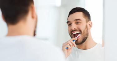 2. Din tandbørste Du kan bruge en almindelig tandbørste eller en elektrisk tandbørste. Tandbørsten skal være blød. Hvis du bruger en hård tandbørste, kan du skade dine tænder.
