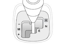 Kørsel ETG-gearkasse ETG-gearkassen, der har fem gear, giver mulighed for at vælge mellem automatgearsfunktion eller manuelt gearskifte.